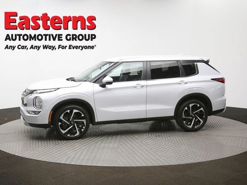 Used 2024 Mitsubishi Outlander SE image 59