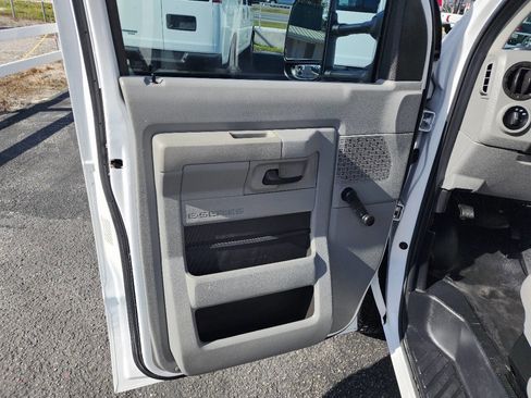 Used 2015 Ford E-350 and Econoline 350 Super Duty image 15