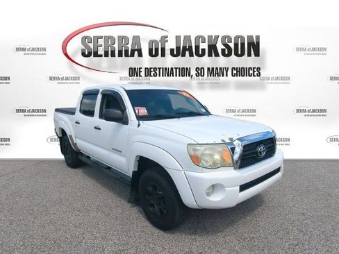 Used 2011 Toyota Tacoma PreRunner w/ SR5 Pkg #2 RWD image 2