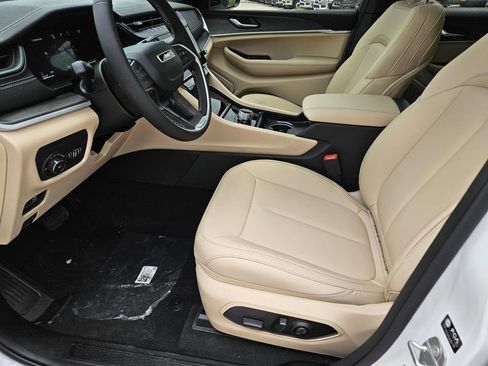 New 2026 Jeep Grand Cherokee Limited RWD image 16