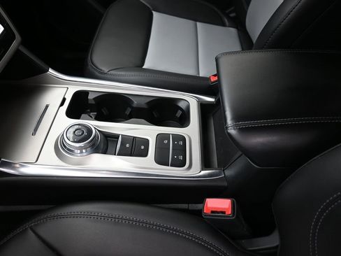 Certified 2022 Ford Explorer XLT w/ Equipment Group 202A image 20