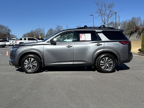 Used 2022 Nissan Pathfinder SV image 7