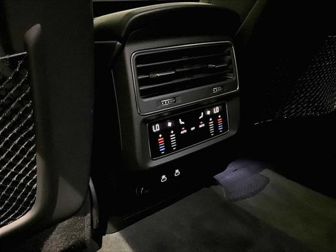 Used 2022 Audi Q8 Premium Plus w/ Premium Plus Package image 30