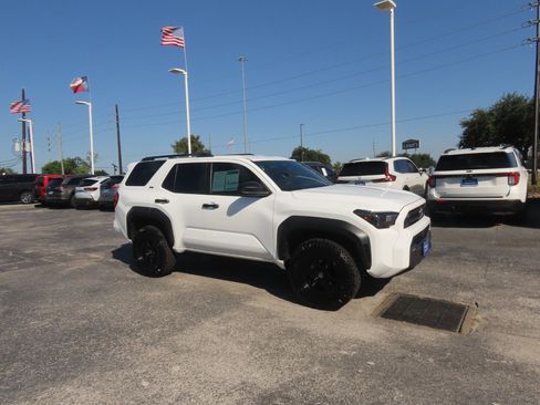 Used 2025 Toyota 4Runner SR5 RWD image 6