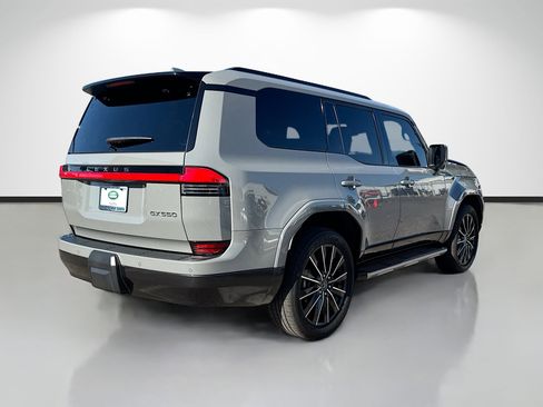 Used 2024 Lexus GX 550 w/ Accessory Package (Z1) image 5