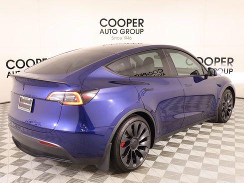 Used 2023 Tesla Model Y Performance AWD/4WD image 19