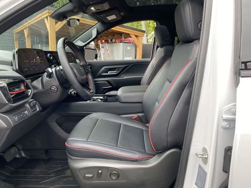 Used 2025 Chevrolet Silverado EV RST AWD/4WD image 13