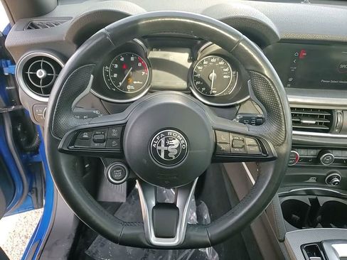 Used 2022 Alfa Romeo Stelvio Veloce image 25