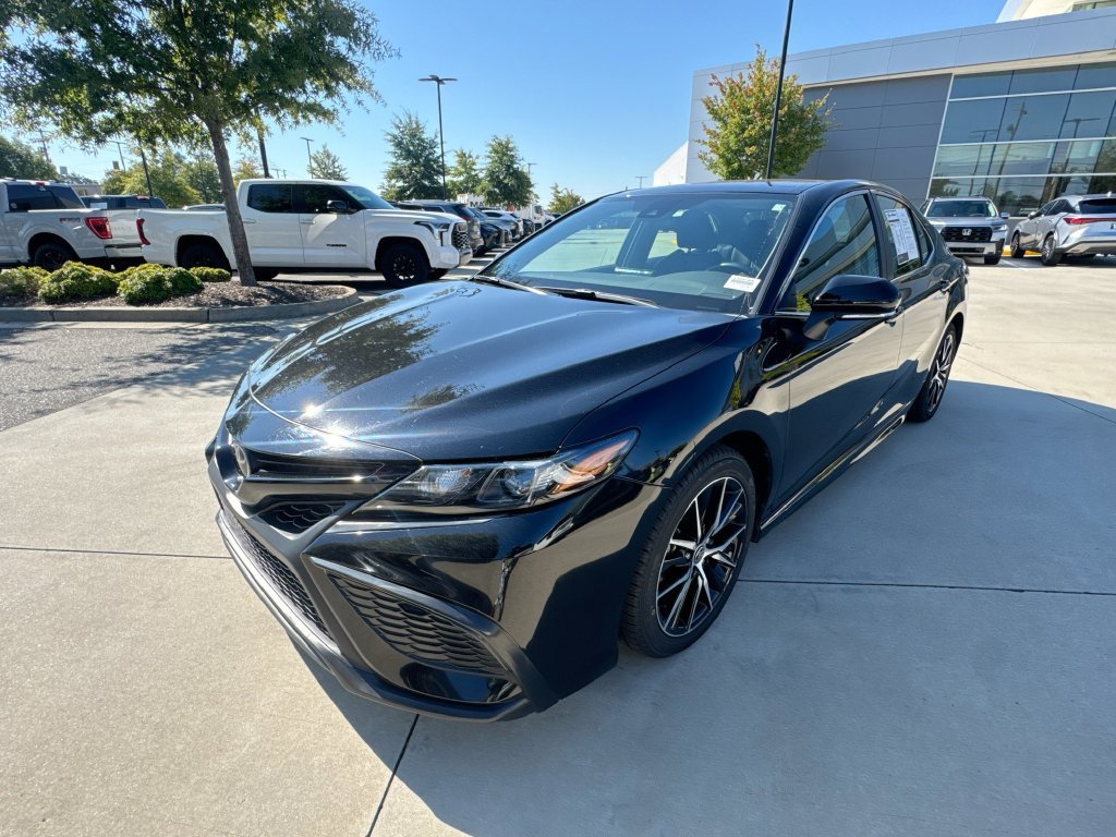 Used 2024 Toyota Camry SE w/ Cold Weather Package FWD image 5
