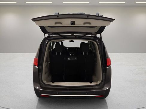 Certified 2019 Chrysler Pacifica Touring-L FWD image 11