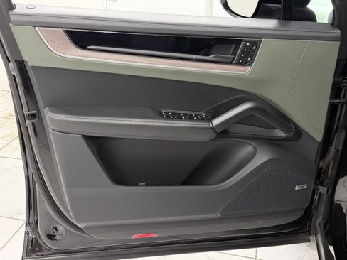 Certified 2024 Porsche Cayenne S AWD/4WD image 28