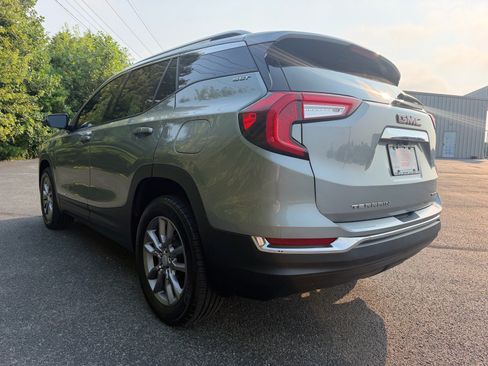 Used 2024 GMC Terrain SLT AWD/4WD image 12