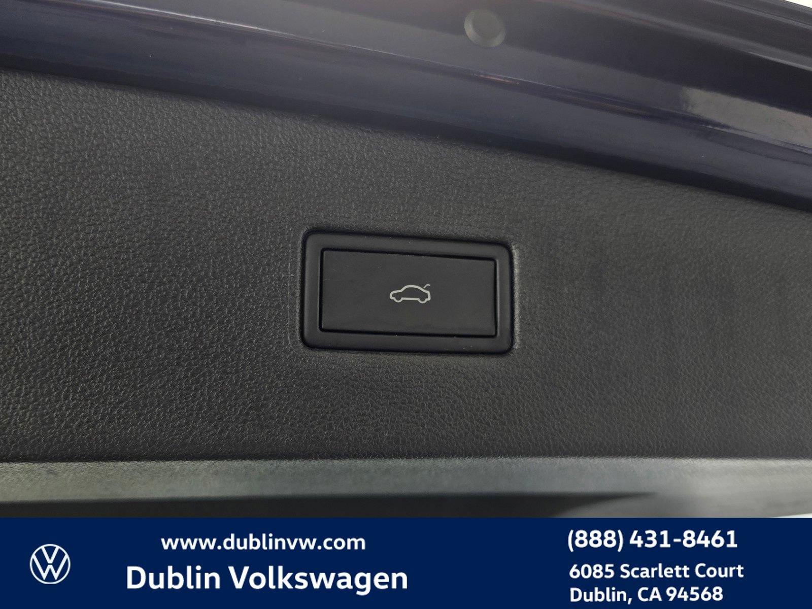 Used 2021 Volkswagen Tiguan SEL AWD/4WD image 26
