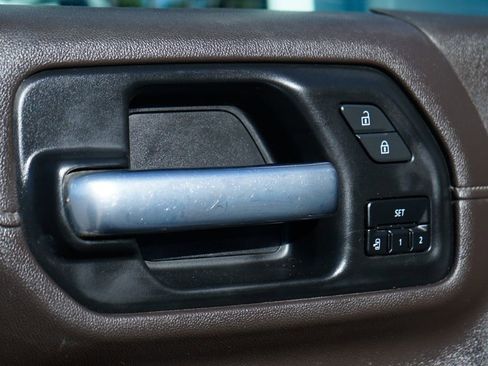 Used 2021 GMC Sierra 3500 SLT w/ SLT Convenience Package image 16