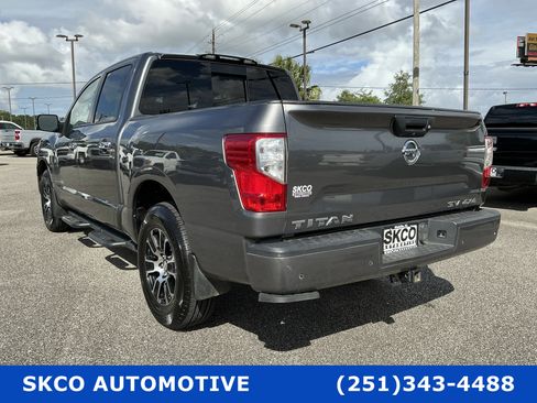 Used 2021 Nissan Titan SV w/ SV Convenience Package AWD/4WD image 3