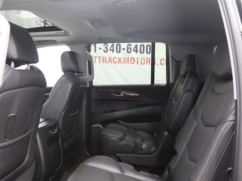 Used 2018 Cadillac Escalade ESV Luxury AWD/4WD image 15