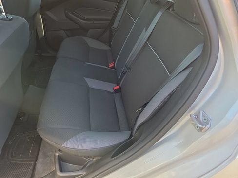 Used 2012 Ford Focus SE FWD image 2