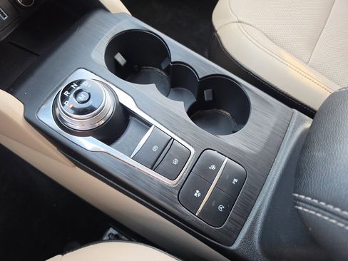 Used 2020 Ford Escape Titanium image 31