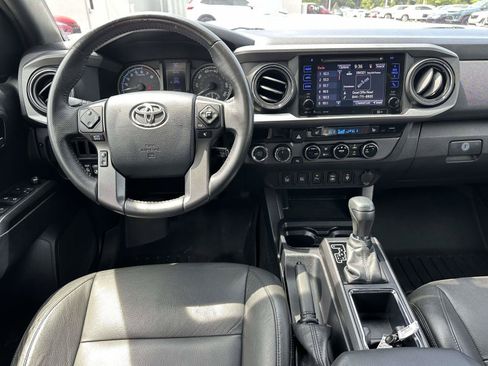 Used 2017 Toyota Tacoma TRD Sport w/ Premium & Technology Package AWD/4WD image 10