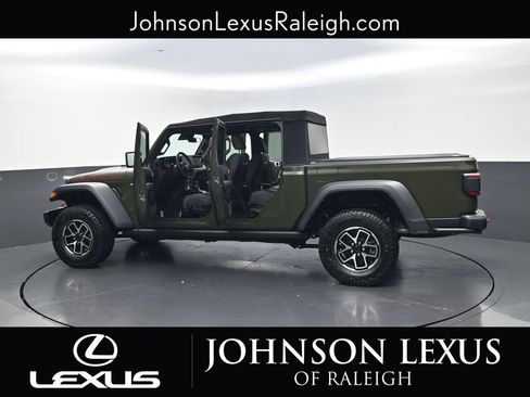 Used 2024 Jeep Gladiator Rubicon w/ Convenience Group AWD/4WD image 38