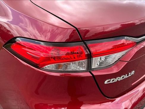 Used 2022 Toyota Corolla LE FWD image 19