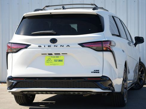 Used 2024 Toyota Sienna XSE w/ XSE Premium Package image 5