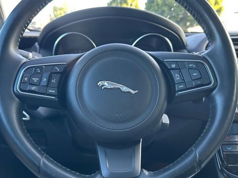 Used 2017 Jaguar XE image 17