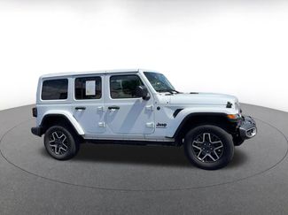 Used 2025 Jeep Wrangler Unlimited Sahara AWD/4WD video 2