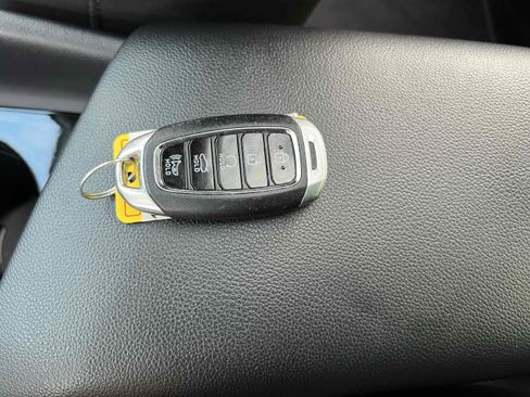 Used 2022 Hyundai Elantra SEL w/ Convenience + Premium Package image 9