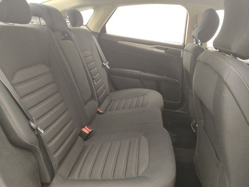 Used 2019 Ford Fusion SE FWD image 19