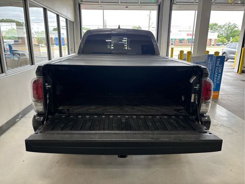 Used 2022 Toyota Tacoma TRD Off-Road w/ TRD Premium Off Road Package AWD/4WD image 12