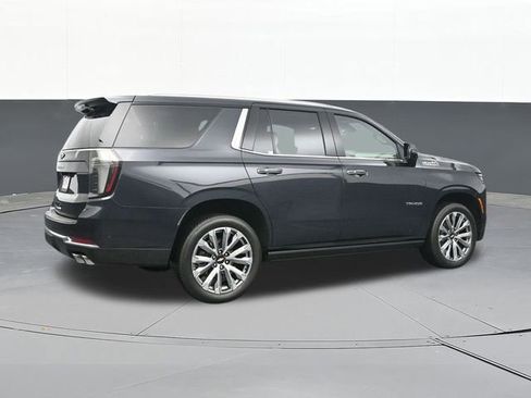 Used 2025 Chevrolet Tahoe High Country AWD/4WD image 16