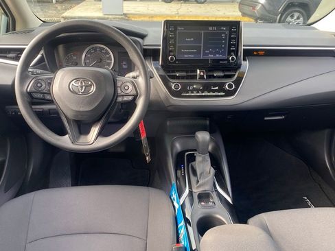 Used 2021 Toyota Corolla LE image 9