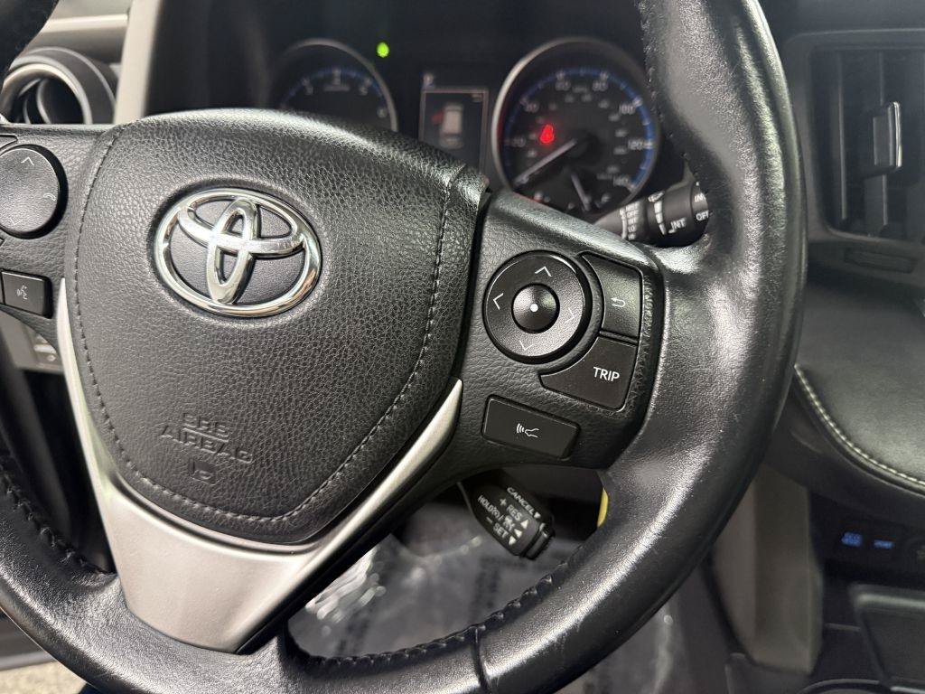 Used 2018 Toyota RAV4 XLE AWD/4WD image 21