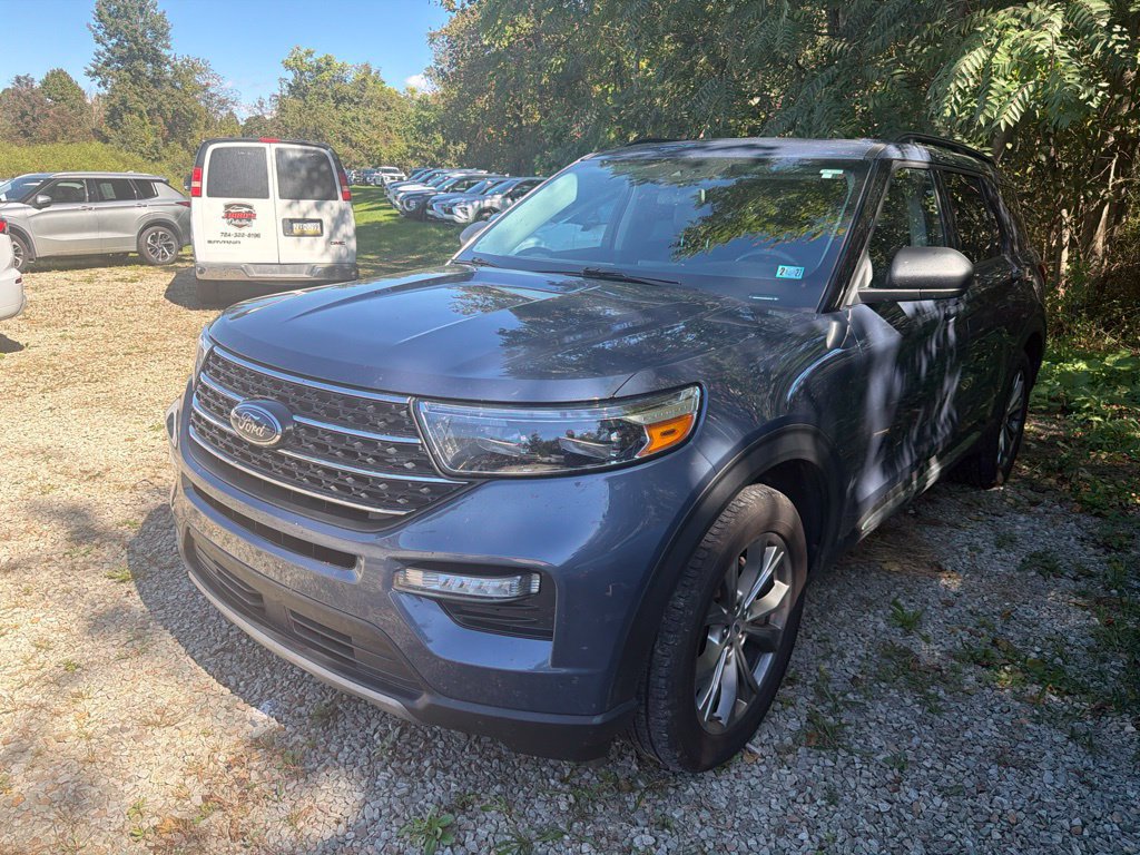 Used 2021 Ford Explorer XLT w/ Equipment Group 202A AWD/4WD image 2