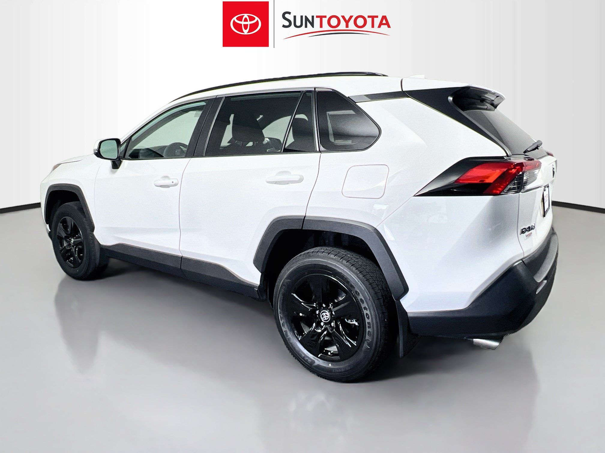 Used 2024 Toyota RAV4 XLE w/ Convenience Package FWD image 6