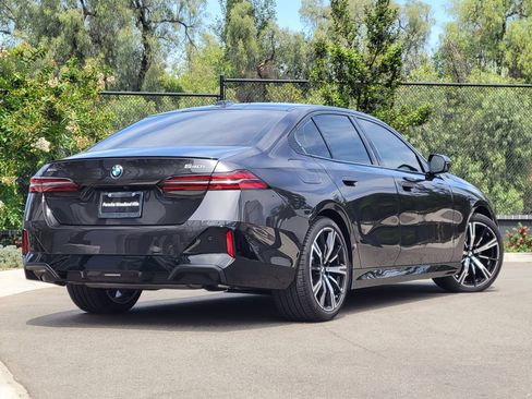 Used 2024 BMW 540i xDrive w/ Executive Package image 7