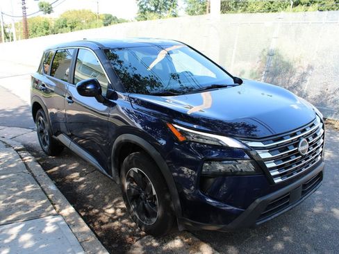 Used 2024 Nissan Rogue SV FWD image 4