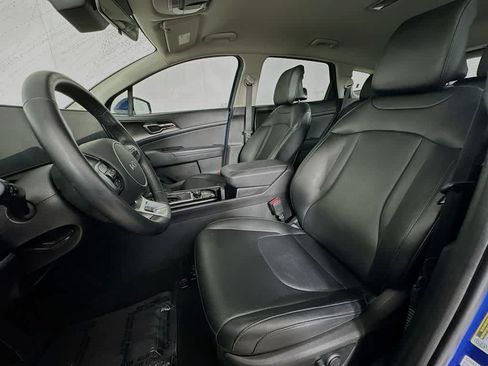 Used 2025 Kia Sportage EX FWD image 11