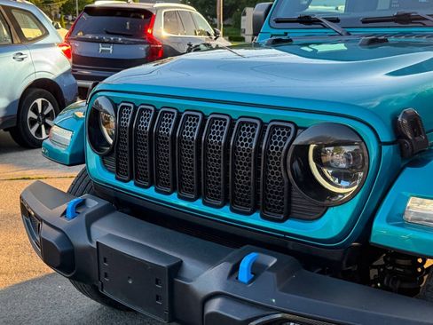 Used 2024 Jeep Wrangler Unlimited Sahara AWD/4WD image 7