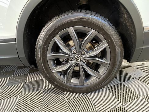 Used 2024 Volkswagen Tiguan SE image 15