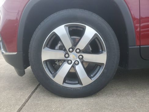 Used 2021 Chevrolet Traverse LT w/ LT Premium Package image 7