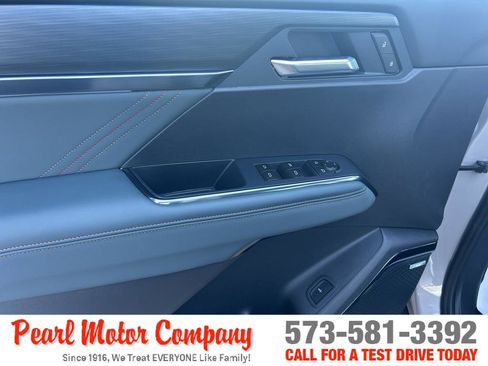 New 2026 GMC Acadia AT4 image 9