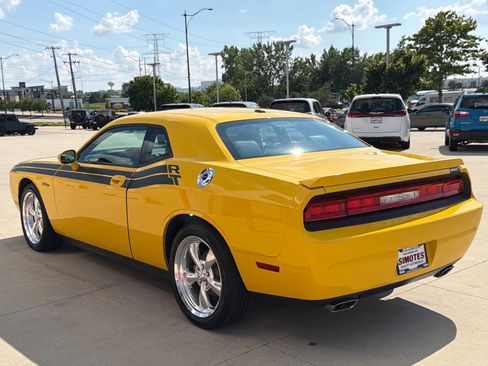 Used 2010 Dodge Challenger R/T RWD image 6