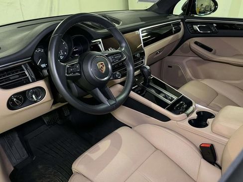 Certified 2024 Porsche Macan image 16