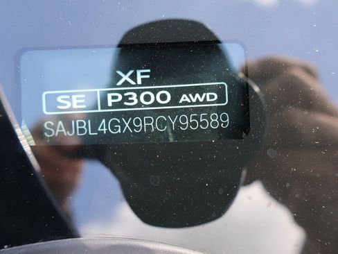 Used 2024 Jaguar XF R-Dynamic SE AWD/4WD image 38