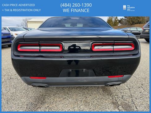 Used 2015 Dodge Challenger SXT image 6
