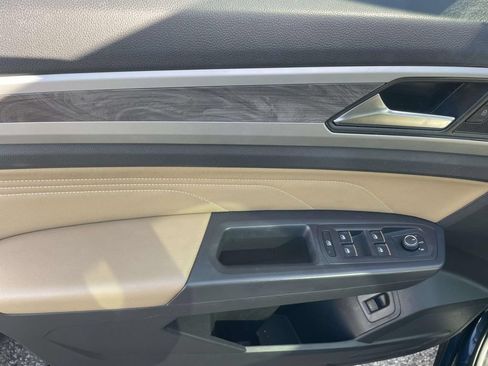 Certified 2021 Volkswagen Atlas Cross Sport SE w/ Panoramic Sunroof Package FWD image 20