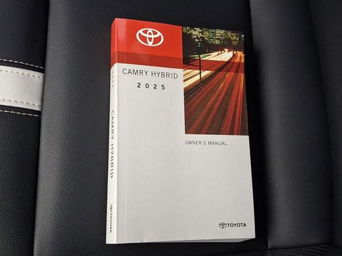 Used 2025 Toyota Camry SE image 30