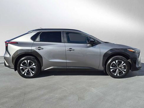 Used 2024 Toyota bZ4X XLE w/ Weather Package image 2